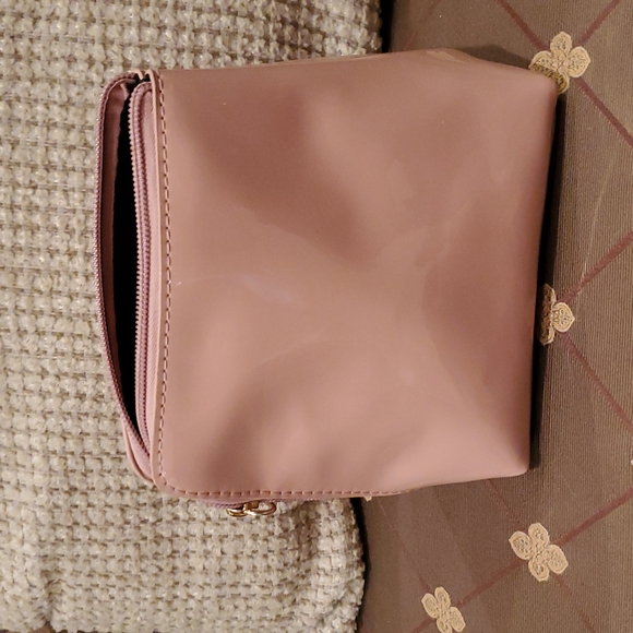 Lips Makeup Bag - Picture 7 of 9